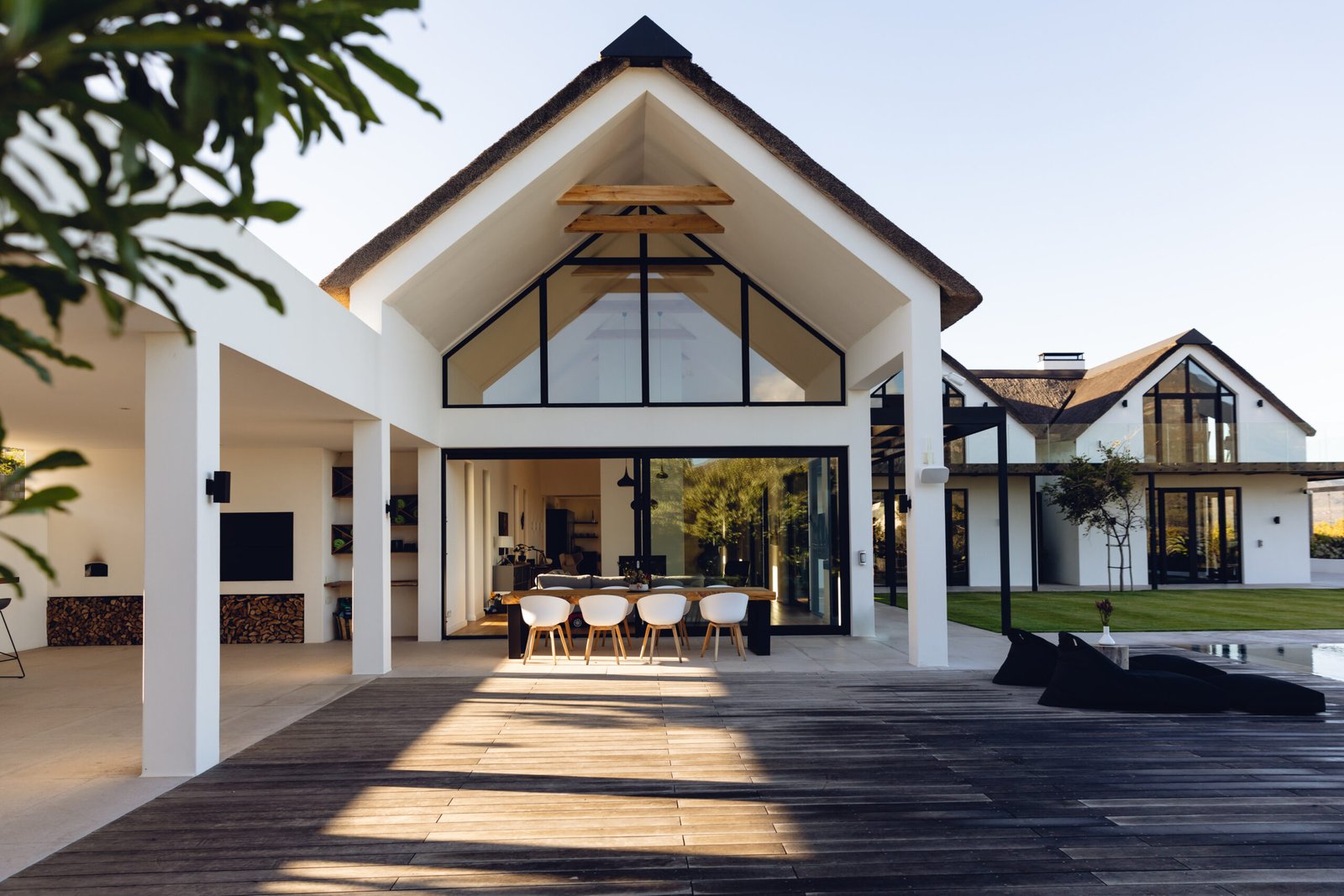 Modern_Luxury_Home_With_Pool_original_3111586 - Queens Termite & Pest Solutions